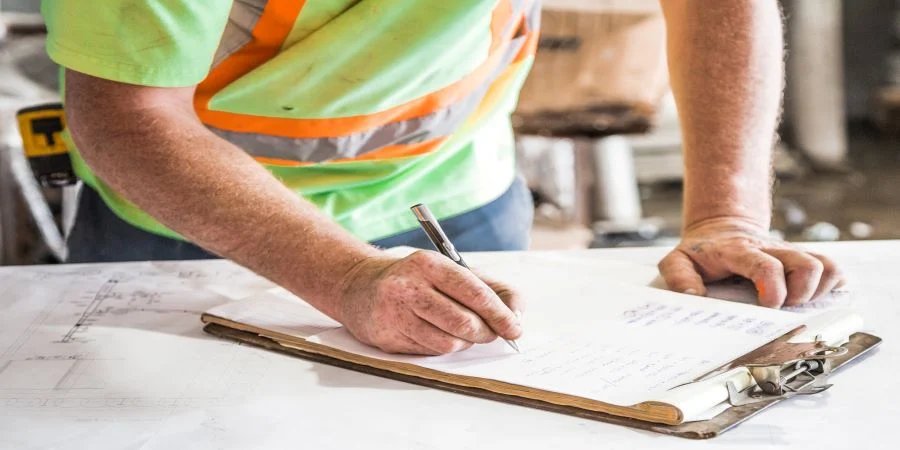 workers-comp-paperwork-construction-worker